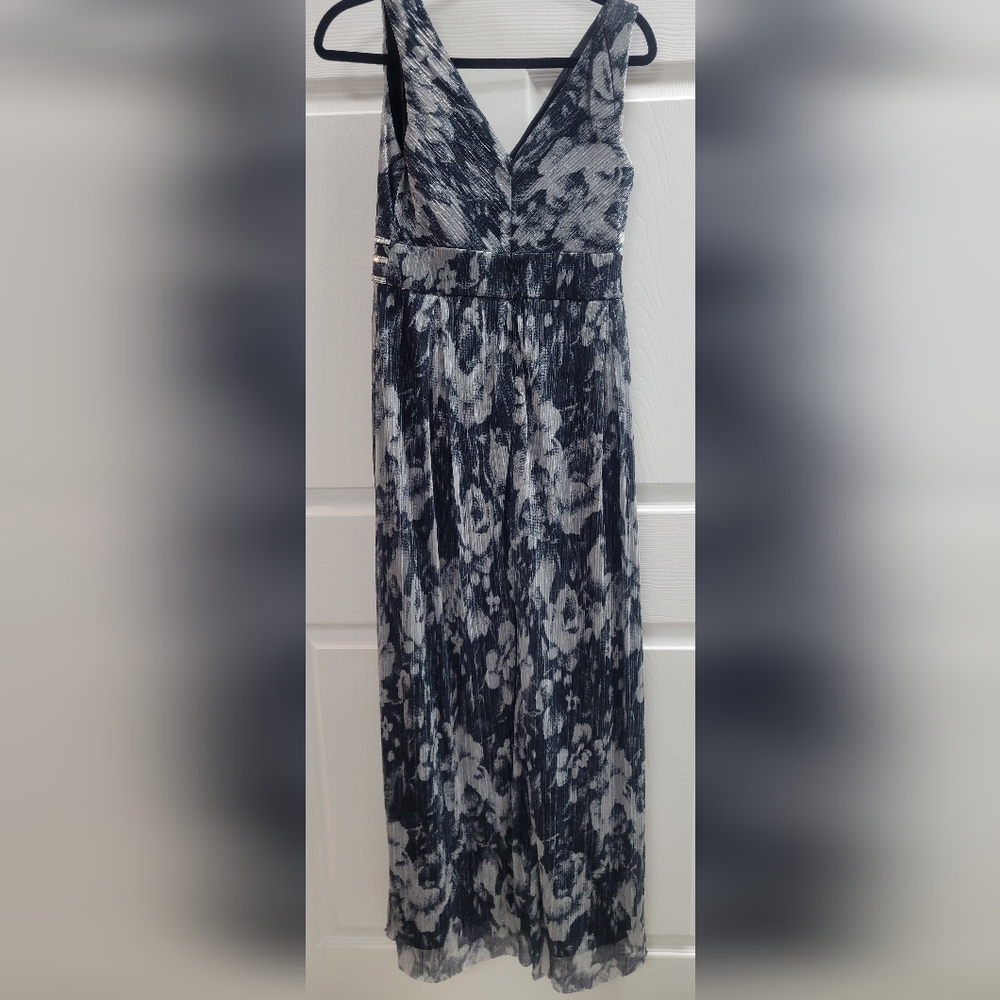 R & M Richards Elegant Women's Dress Gently Used Size 6